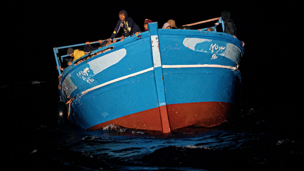 Nehoda lodi s migranty u italského pobřeží si vyžádala již 62 životů
